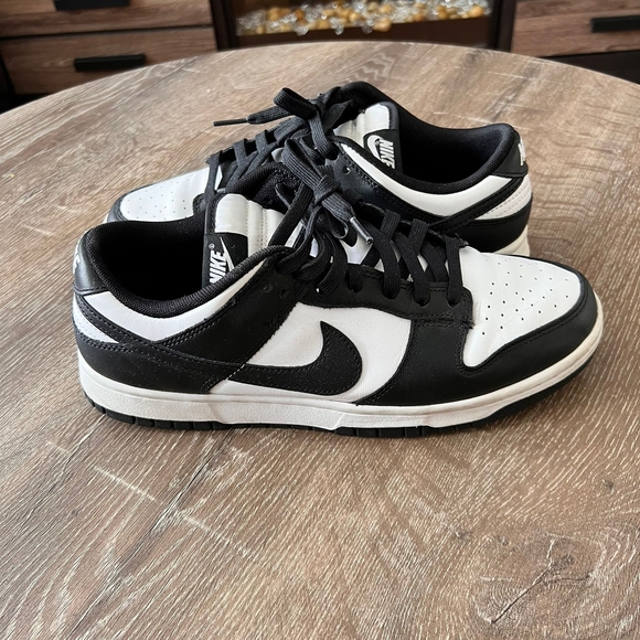 Nike Men's Classic Black and White Sneakers - Picture 1 of 4